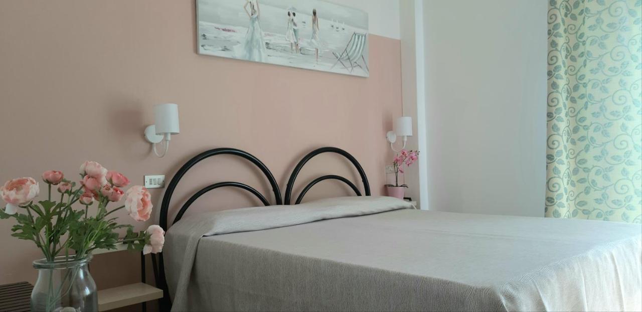Hotel Eugenio Rimini Esterno foto