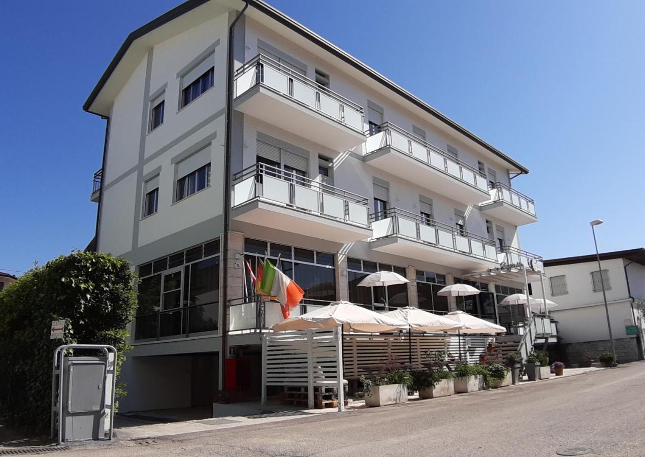 Hotel Eugenio Rimini Esterno foto