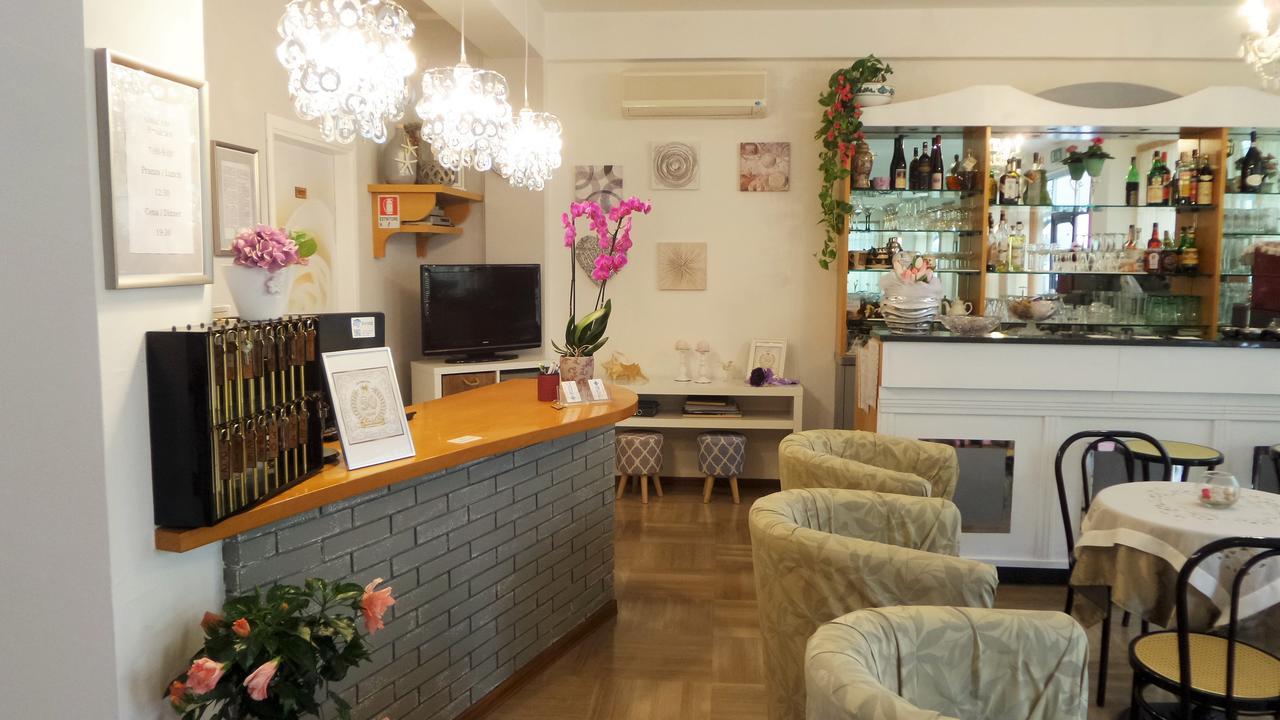 Hotel Eugenio Rimini Esterno foto