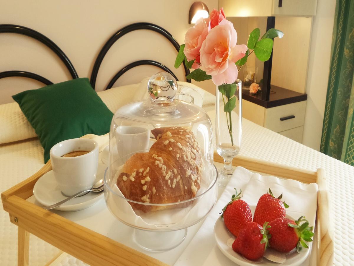 Hotel Eugenio Rimini Esterno foto