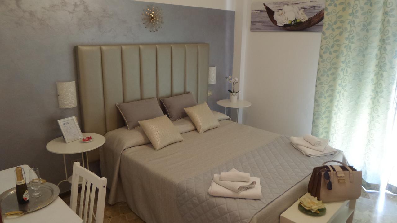 Hotel Eugenio Rimini Esterno foto