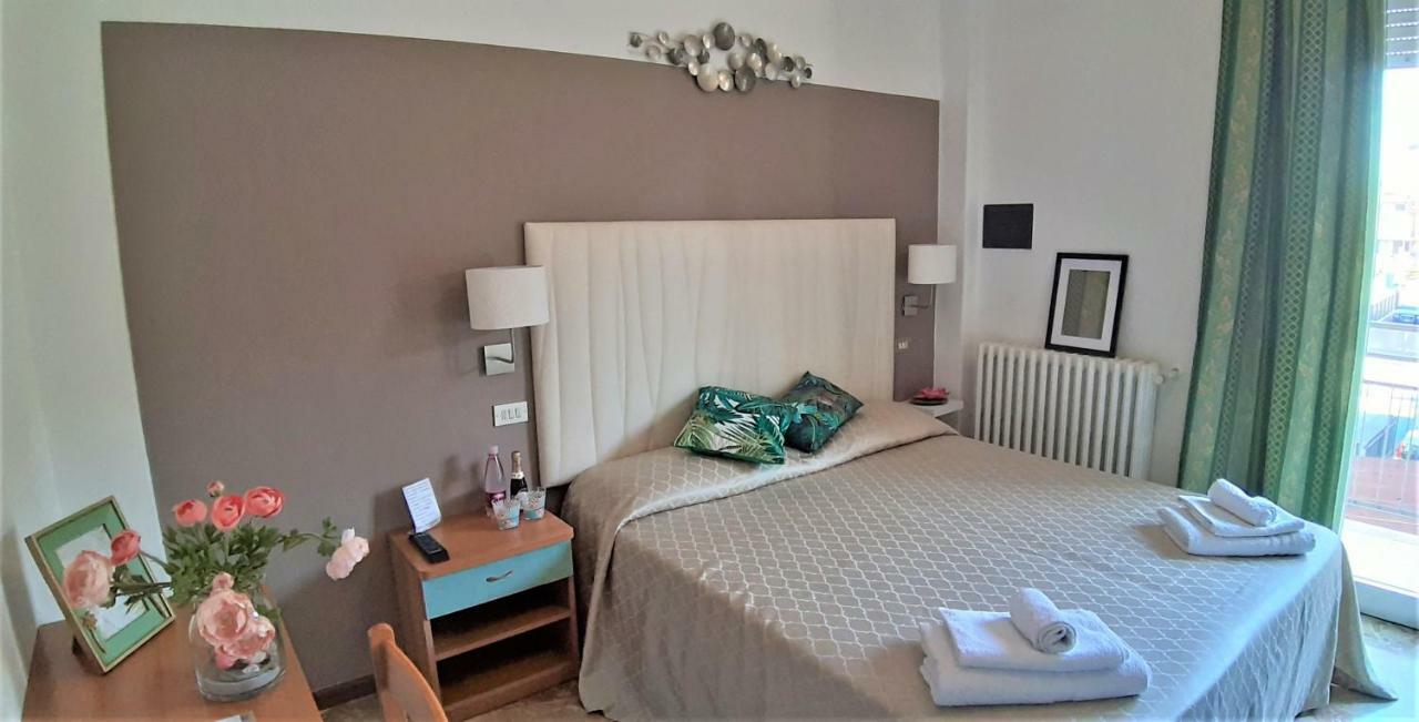 Hotel Eugenio Rimini Esterno foto